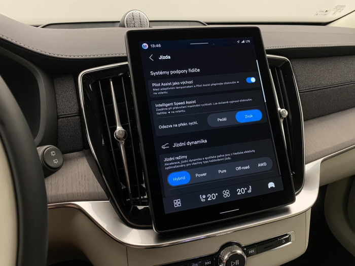 Volvo XC90 T8 AWD Plug-in BRIGHT PLUS 7m na operativní leasing