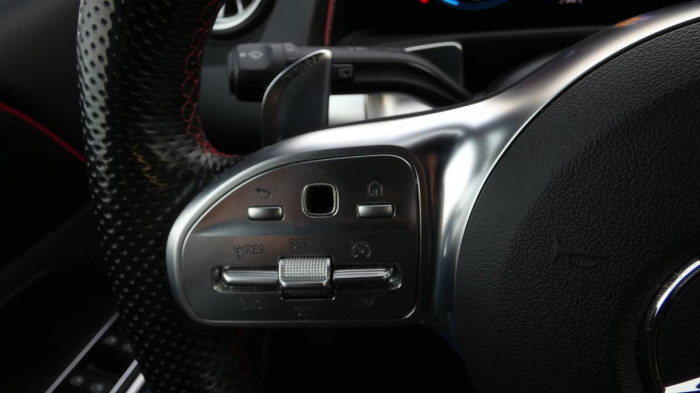 Mercedes-Benz GLB 35 4MATIC AMG na operativní leasing