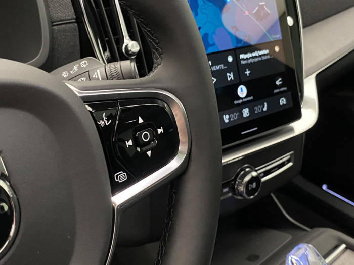 Volvo XC90 T8 AWD Plug-in DARK ULTRA na operativní leasing