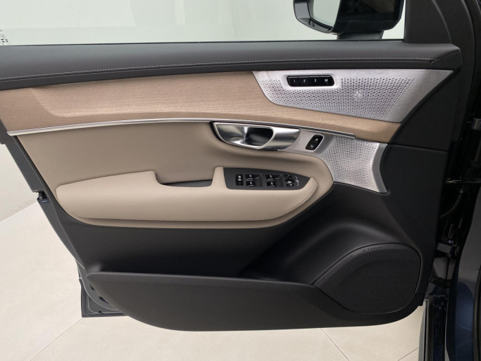 Volvo XC90 B5 AWD AUT DARK PLUS 7míst na operativní leasing