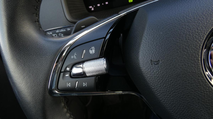 Škoda Karoq 2.0 TDI Ambition DSG na operativní leasing