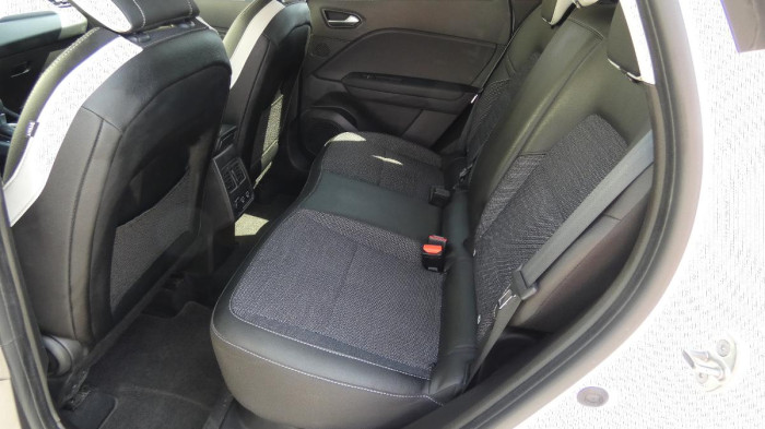 Renault Captur 1,3 TCe 140 Techno EDC na operativní leasing