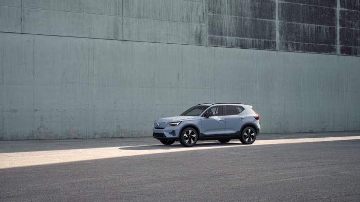Volvo EX40 PURE ELECTRIC SINGLE CORE RWD na operativní leasing