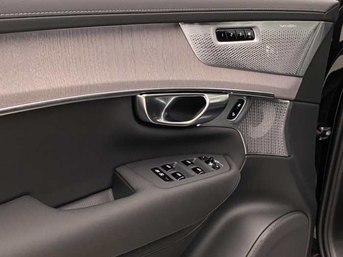 Volvo XC90 T8 AWD Plug-in DARK ULTRA na operativní leasing