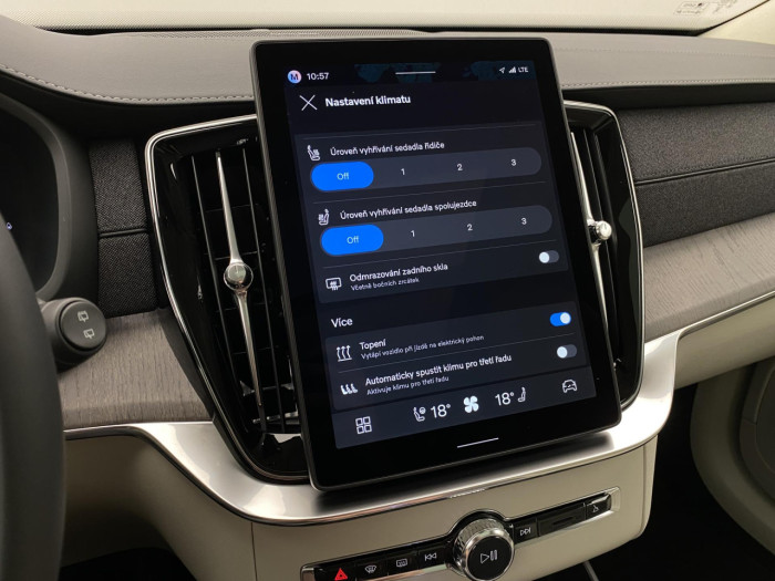 Volvo XC90 T8 AWD Plug-in DARK ULTRA na operativní leasing