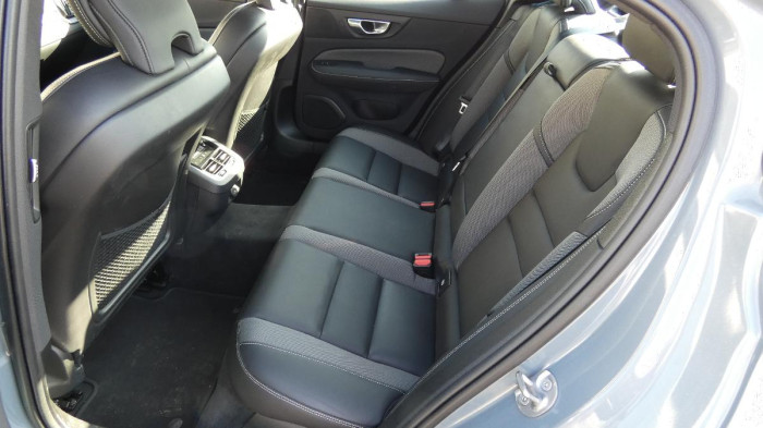 Volvo S60 B5 AWD Ultimate Dark na operativní leasing