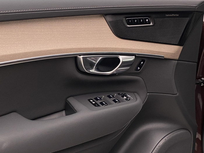 Volvo XC90 T8 AWD Plug-in BRIGHT PLUS 7m na operativní leasing
