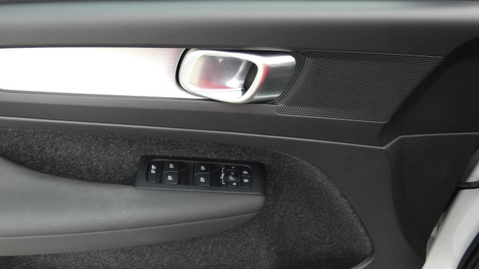 Volvo XC40 B3 mHEV Core aut. na operativní leasing