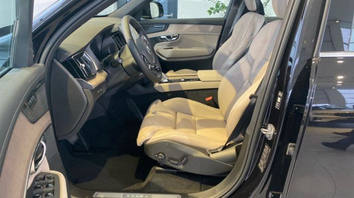 Volvo XC90 PLUS BRIGHT, B5 AWD, 184+10 kW / 250+14 HP na operativní leasing