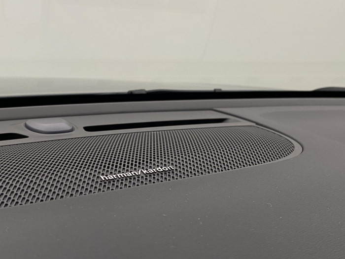 Volvo XC40 B4 AUT DARK PLUS na operativní leasing