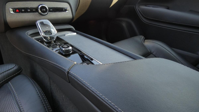 Volvo XC90 B5 AWD Ultimate Bright 7 míst na operativní leasing