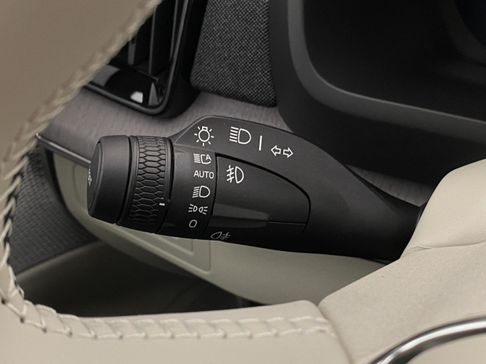 Volvo XC90 T8 AWD Plug-in DARK ULTRA na operativní leasing