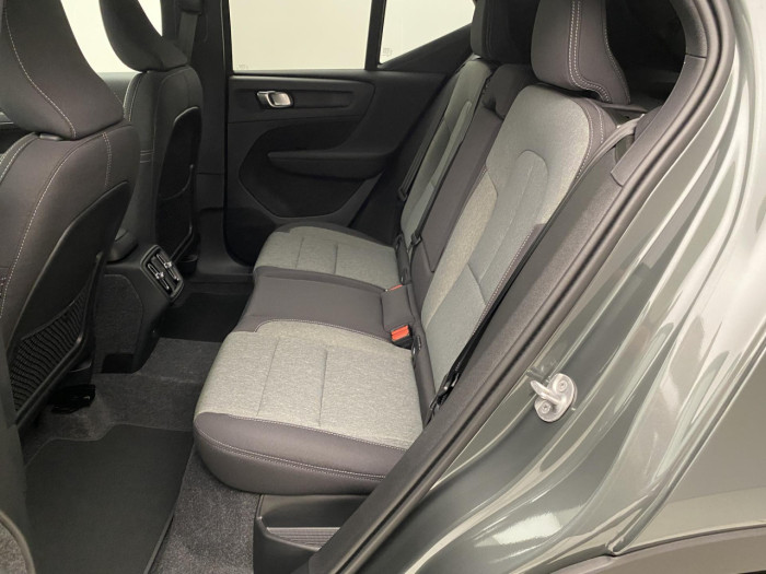 Volvo XC40 B4 AUT DARK PLUS na operativní leasing