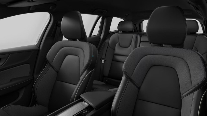 Volvo V60 B4 AUT DARK PLUS na operativní leasing