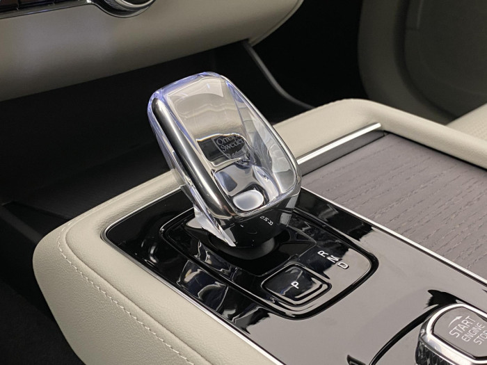 Volvo XC90 T8 AWD Plug-in BRIGHT PLUS 7m na operativní leasing