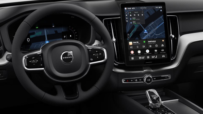 Volvo XC60 B5 AWD AUT PLUS BLACK EDITION na operativní leasing