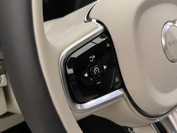 Volvo XC90 T8 AWD Plug-in BRIGHT PLUS 7m na operativní leasing