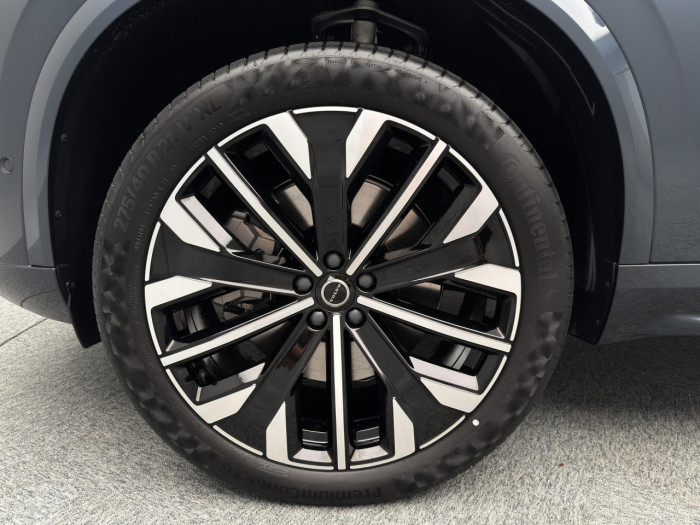 Volvo XC90 T8 AWD Plug-in DARK PLUS 7m na operativní leasing