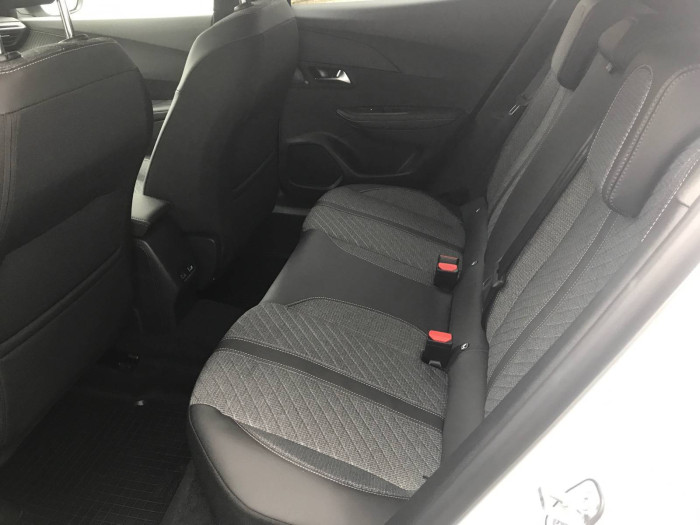 Peugeot 2008 ALLURE Hybrid  1,2 110 e-DCS6 / 81kW na operativní leasing