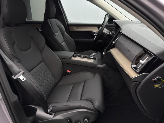 Volvo XC90 T8 AWD Plug-in DARK PLUS 7m na operativní leasing
