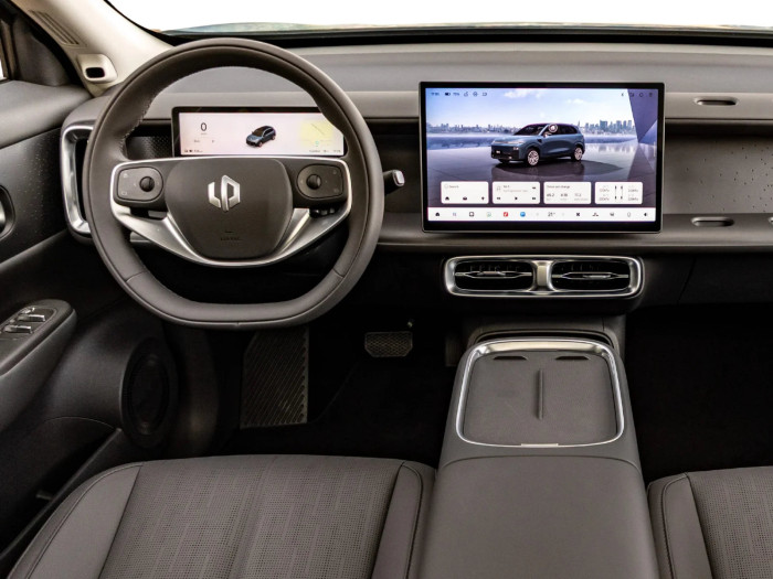 Leapmotor B10 Design 1.5 Hybrid EV 160 kW Benzín Automatická převodovka na operativní leasing