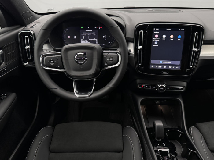 Volvo XC40 B3 AUT DARK PLUS na operativní leasing