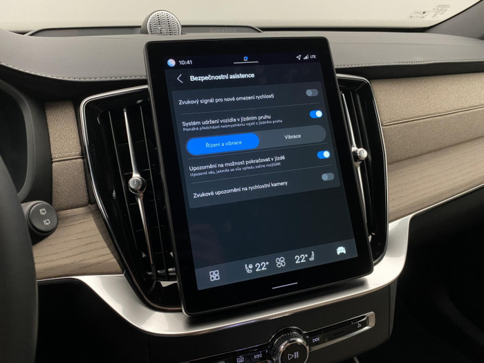 Volvo XC90 T8 AWD Plug-in DARK PLUS 7m na operativní leasing