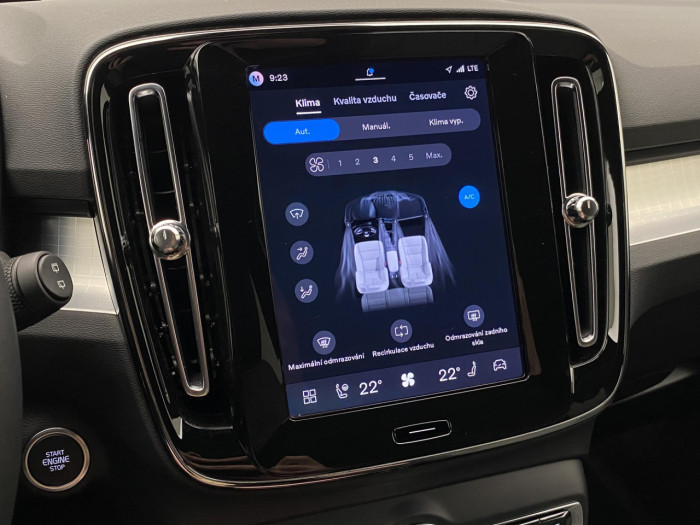 Volvo XC40 B3 AUT DARK PLUS na operativní leasing