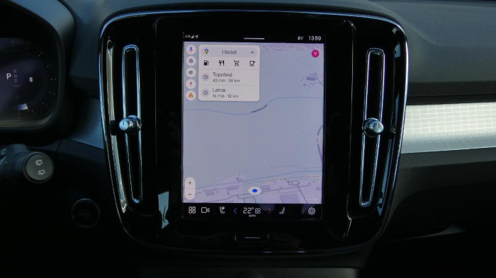 Volvo XC40 B3 PLUS DARK DCT na operativní leasing