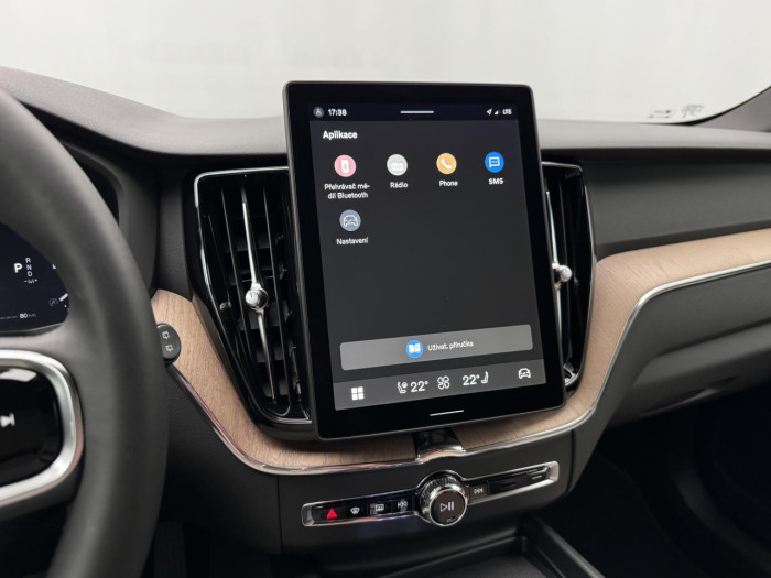 Volvo XC60 B5 AWD AUT DARK PLUS na operativní leasing
