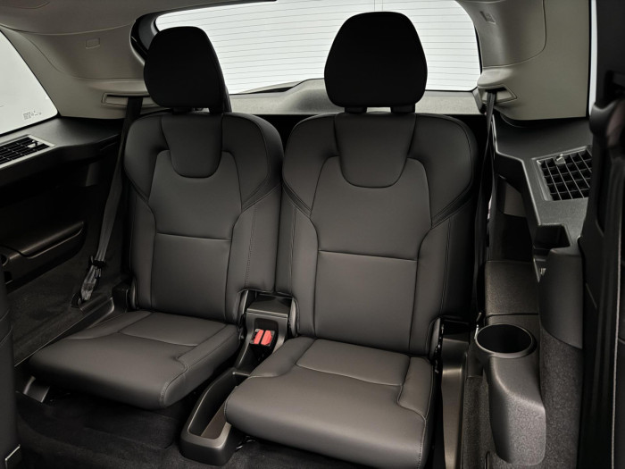 Volvo XC90 T8 AWD Plug-in DARK PLUS 7m na operativní leasing