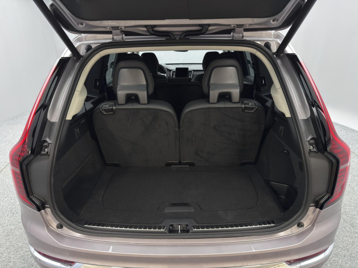 Volvo XC90 T8 AWD Plug-in BRIGHT PLUS 7m na operativní leasing