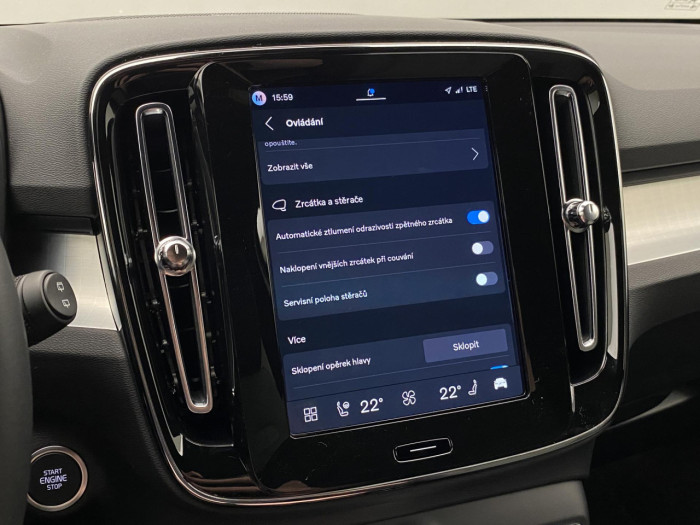 Volvo XC40 B4 AUT DARK PLUS na operativní leasing