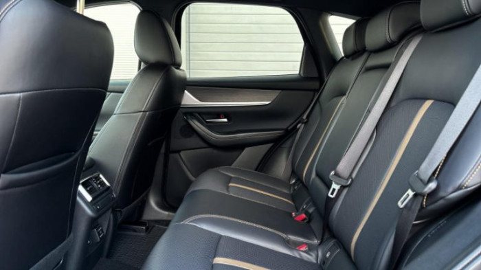 MAZDA CX-60 3.3 D254 HOMURA PLUS – SILA, KTERÁ SE NEPTÁ, JESTLI MŮŽE na operativní leasing