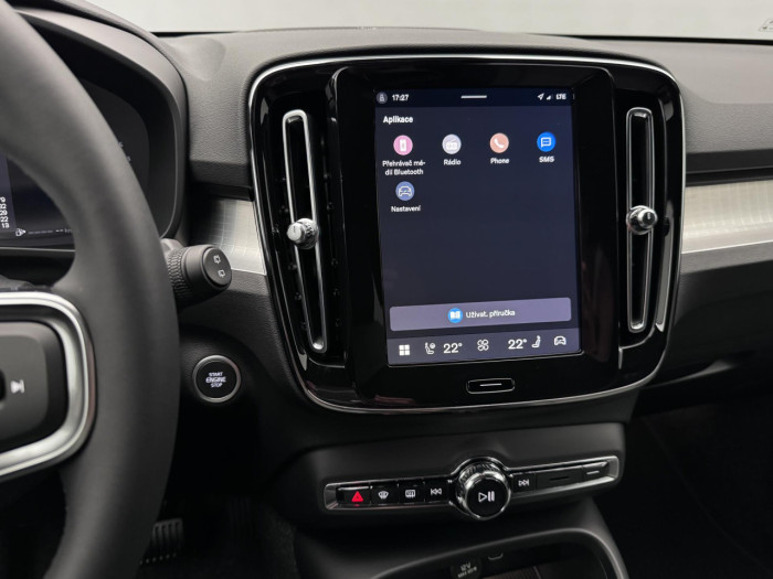 Volvo XC40 B3 AUT DARK PLUS na operativní leasing