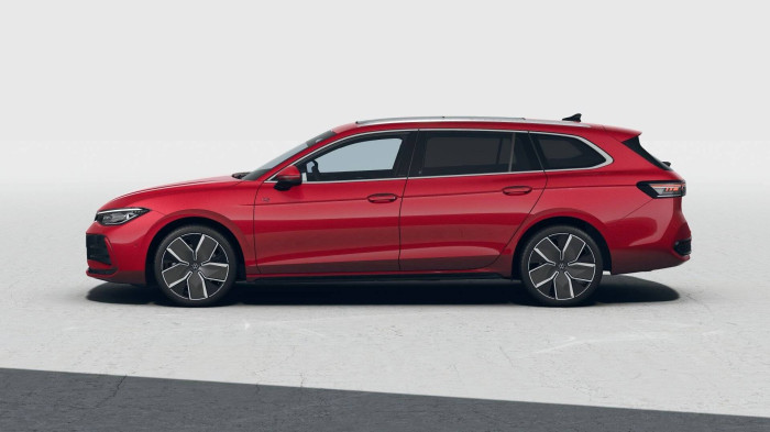 Volkswagen Passat R-Line People 7DSG 2,0TSI / 150kW na operativní leasing