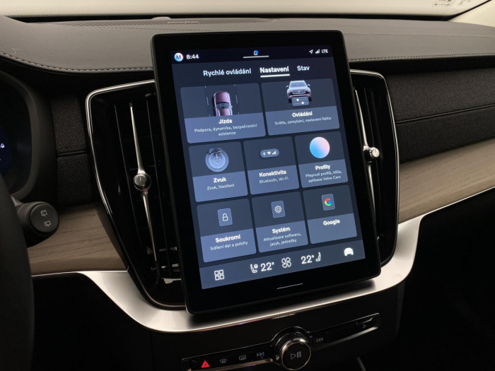 Volvo XC90 T8 AWD Plug-in BRIGHT PLUS 7m na operativní leasing