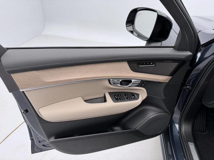 Volvo XC90 B5 AWD AUT DARK PLUS 7míst na operativní leasing