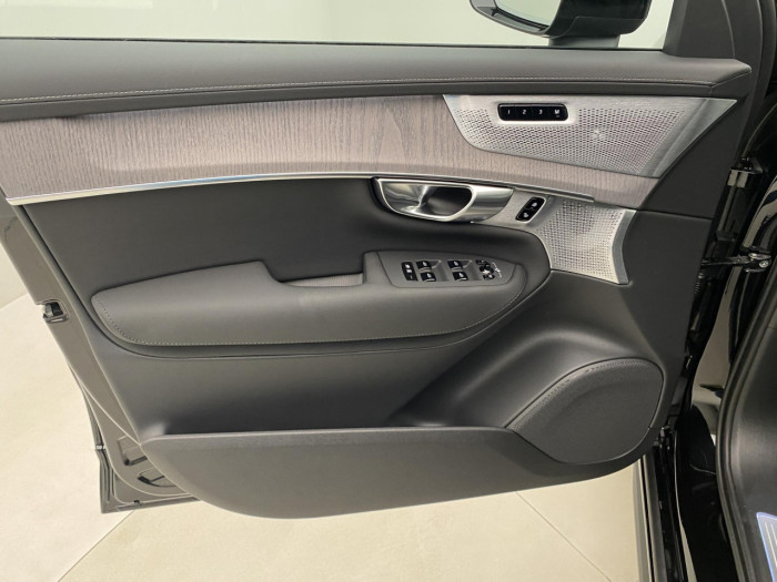 Volvo XC90 T8 AWD Plug-in DARK ULTRA na operativní leasing