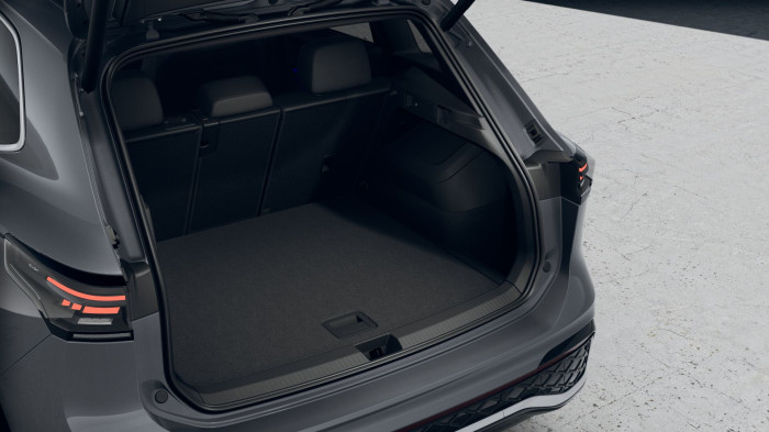 Volkswagen Tiguan R-Line People 200 kW eHybrid na operativní leasing