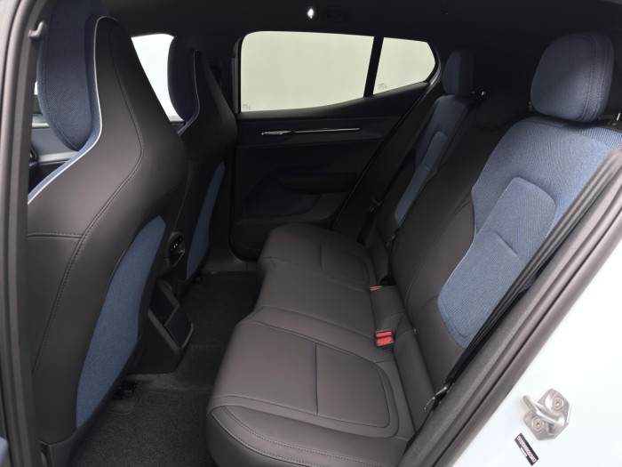 Volvo EX30 CROSS COUNTRY P8 TWIN PLUS na operativní leasing