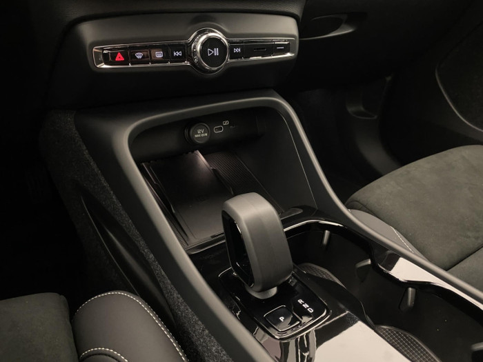 Volvo EC40 BLACK EDITION SINGLE EXT ULTRA Edition na operativní leasing