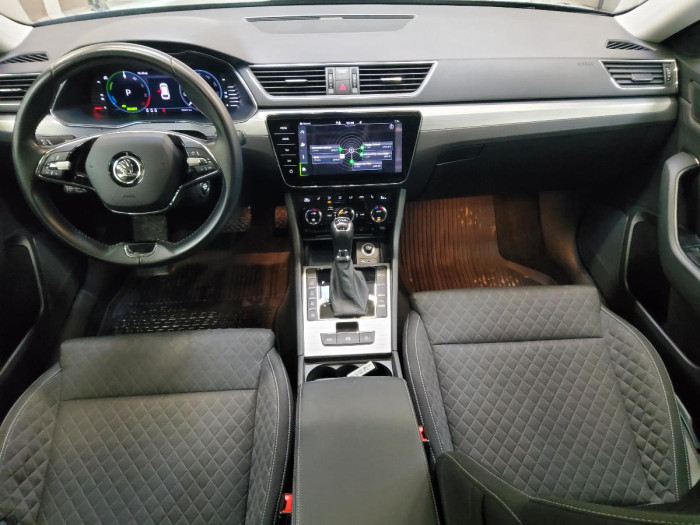 Škoda Superb 1.4 TSI iV Ambition DSG na operativní leasing