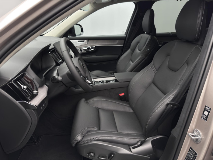 Volvo XC90 T8 AWD Plug-in DARK ULTRA 7 na operativní leasing
