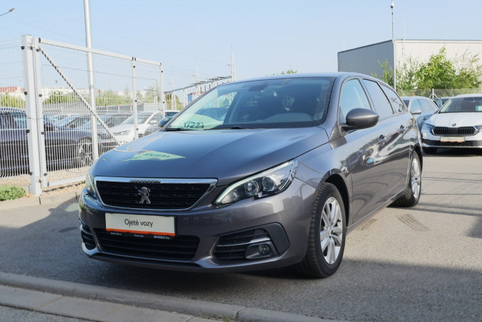 Peugeot 308 1.2 PureTech 96 kW na operativní leasing
