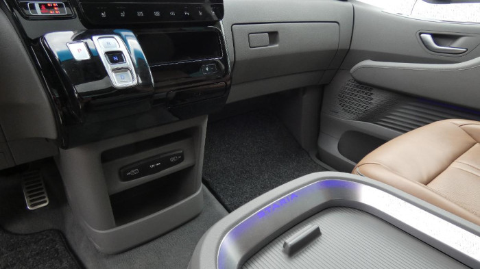 Hyundai Staria 2.2 CRDi Luxury 4x4 Auto na operativní leasing