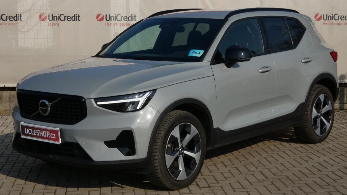 Volvo XC40 B3 PLUS DARK na operativní leasing