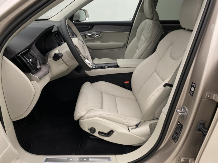 Volvo XC90 T8 AWD Plug-in BRIGHT PLUS 7m na operativní leasing