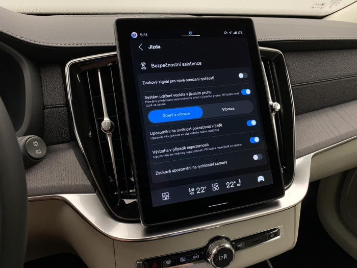 Volvo XC90 T8 AWD Plug-in BRIGHT PLUS 7m na operativní leasing