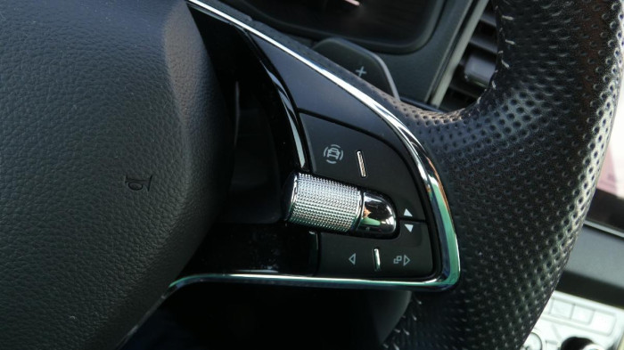 Škoda Karoq 1,5 TSI Sportline DSG na operativní leasing